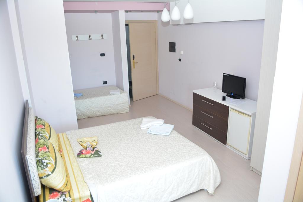 Hotel Albion Дуррес Екстер'єр фото