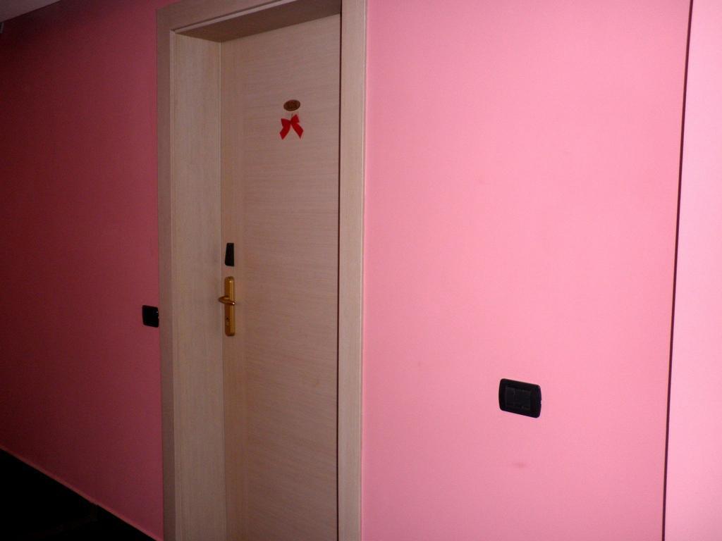 Hotel Albion Дуррес Екстер'єр фото